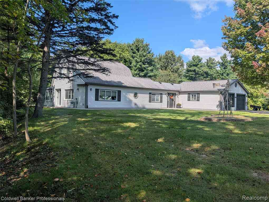 Homes For Sale - 5797 N Lapeer Road <br/> Lapeer County, North Branch, MI 48461