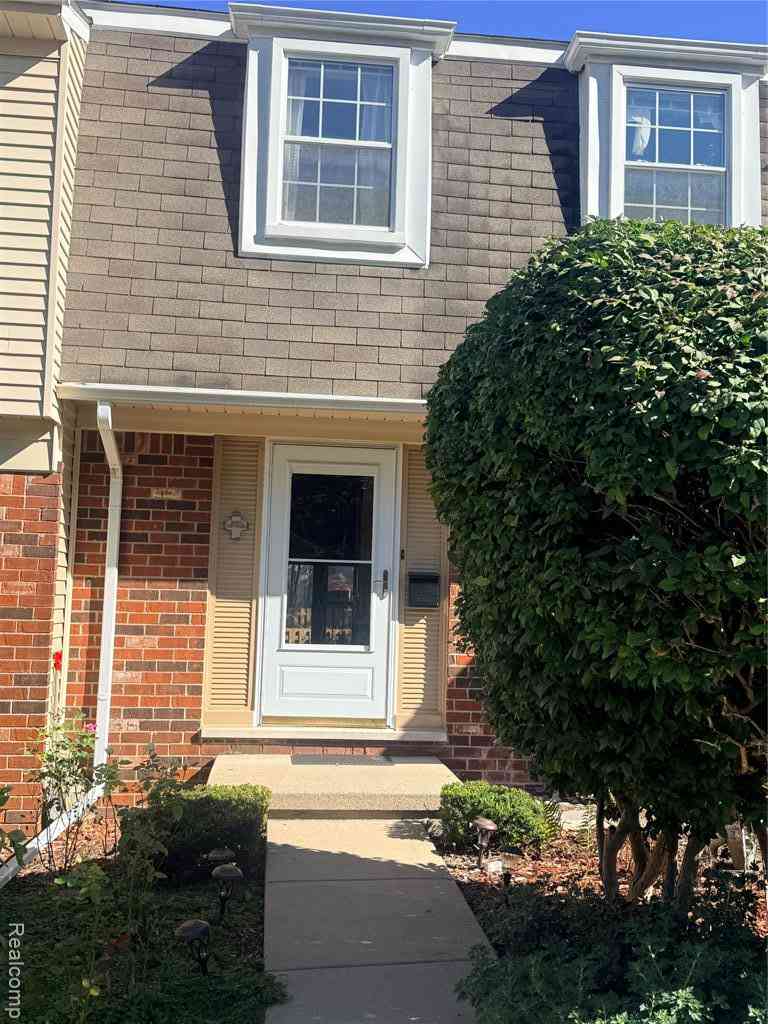 Condo For Sale - 5784 Northfield Parkway <br/> Troy, MI 48098