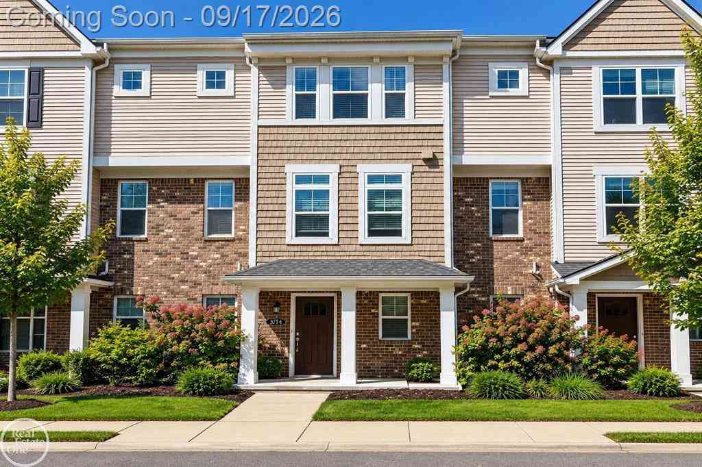 Condo For Sale - 3714 E Madison Boulevard <br/> Lake Orion, MI 48359