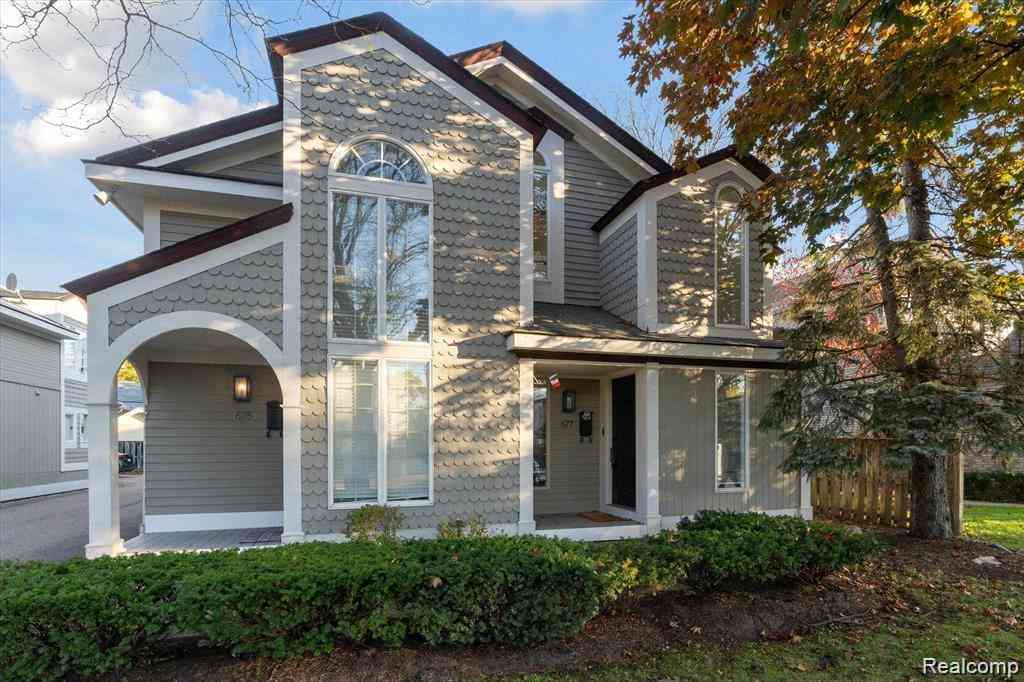 Condo For Rent - 677 E Lincoln Street  #4<br/> Birmingham, MI 48009