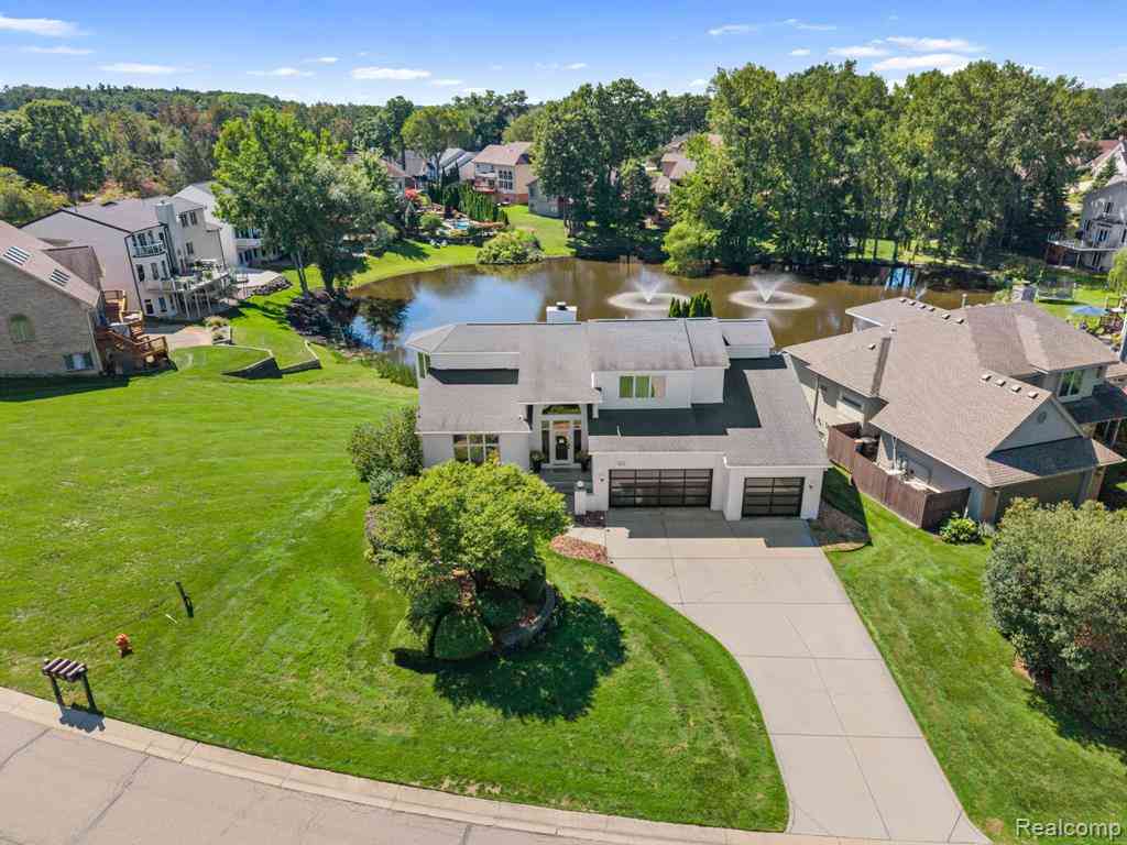 Homes For Sale - 1054 Forest Bay Drive <br/> Waterford, MI 48328