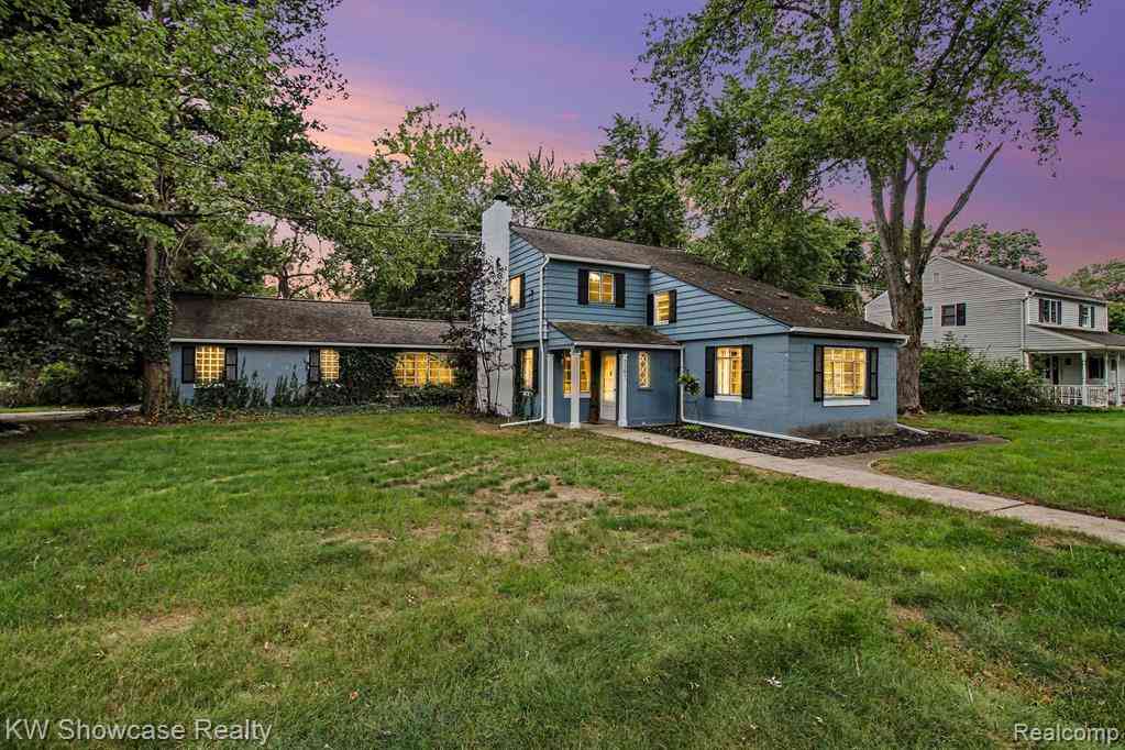 Homes For Sale - 7361 Honeysuckle Road <br/> West Bloomfield, MI 48324
