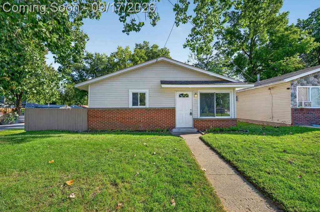 Homes For Sale - 806 Blaine Avenue <br/> Pontiac, MI 48340