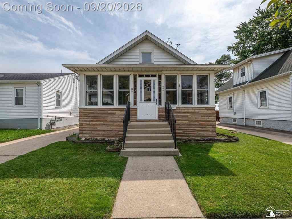 Homes For Sale - 906 Michigan Avenue <br/> Monroe, MI 48162
