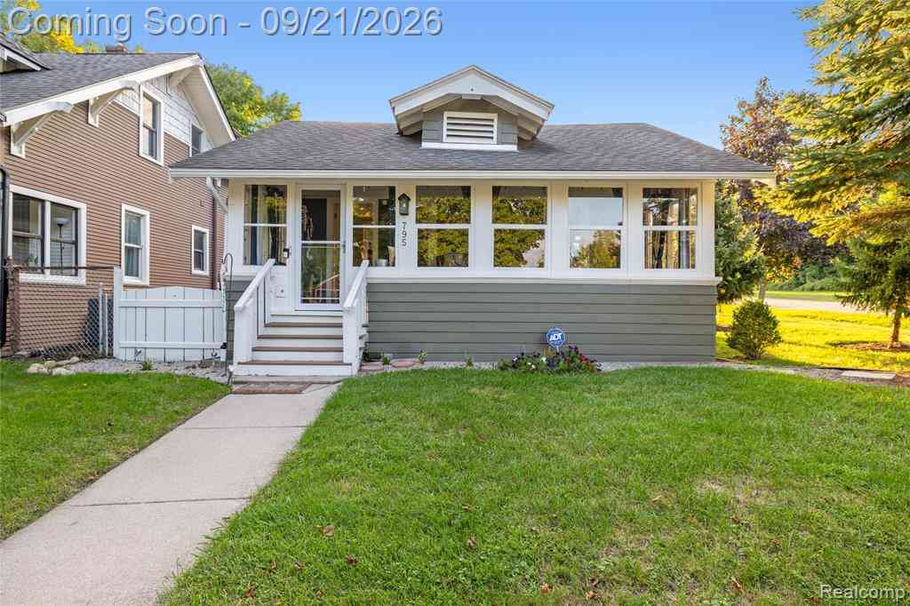 Homes For Sale - 795 Carpenter Street <br/> Northville, MI 48167