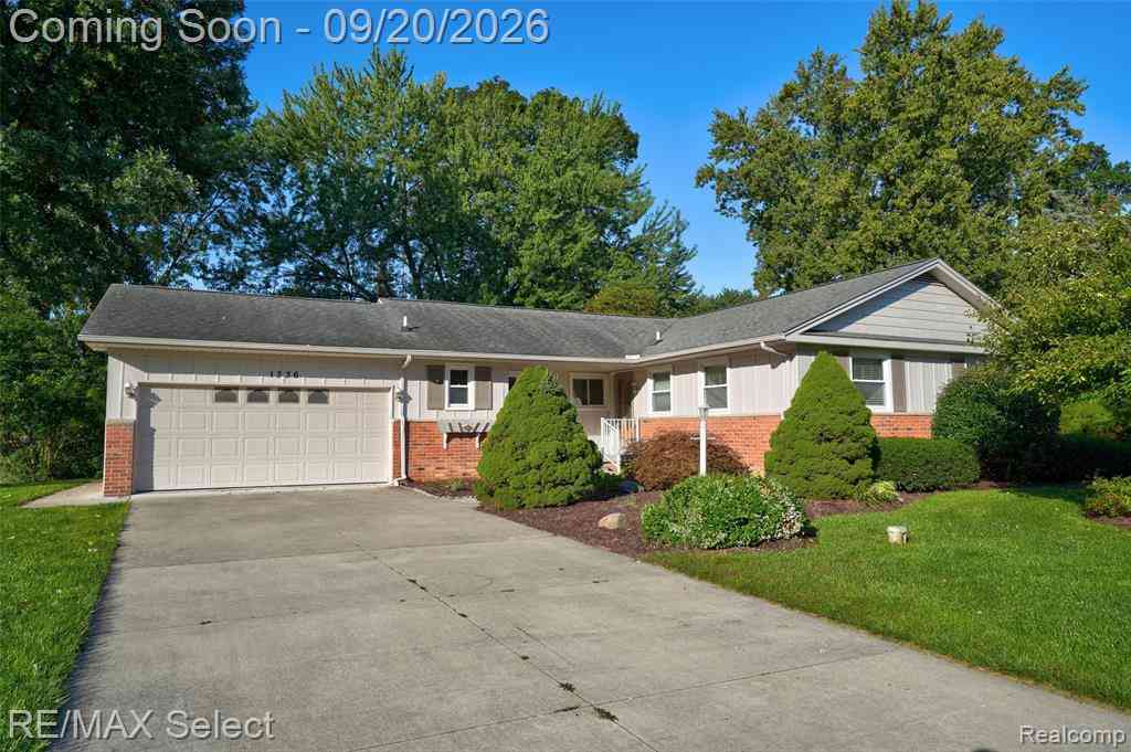 Homes For Sale - 1336 Hidden Oaks Court <br/> Flint, MI 48507