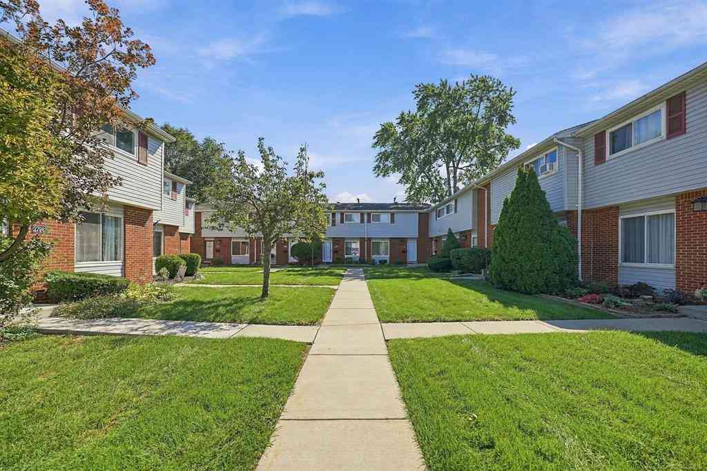 Condo For Sale - 27908 Eastwick Square  <br/> Roseville, MI 48066