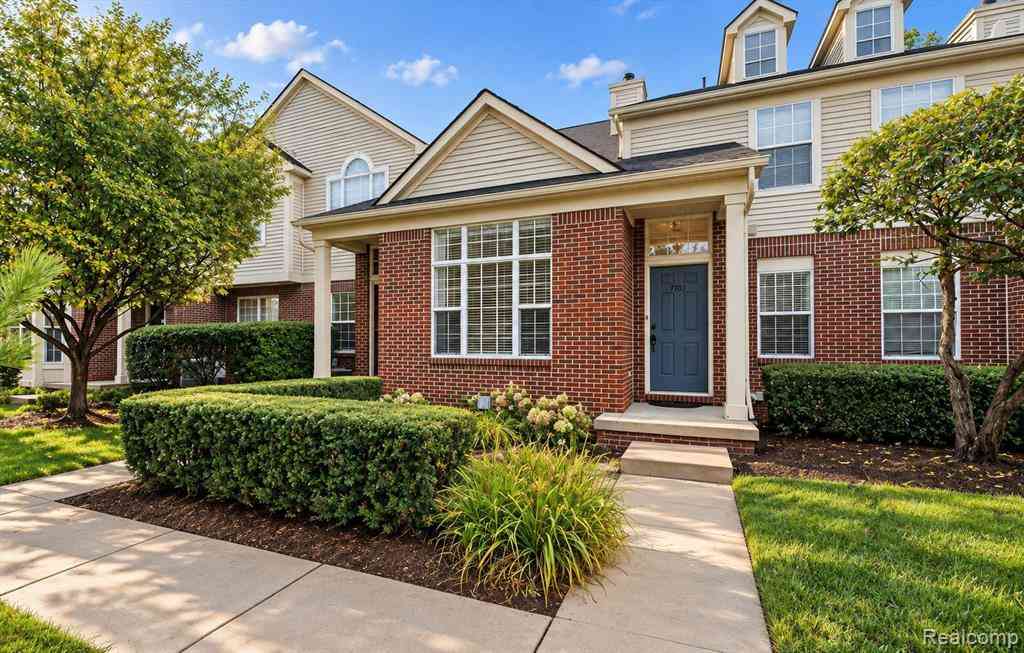 Condo For Sale - 17103 Caitlin Circle <br/> Commerce Twp, MI 48390