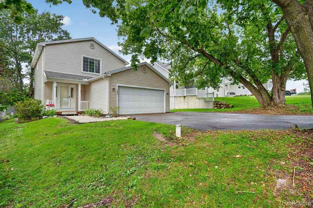 Homes For Sale - 5022 Langdon Drive <br/> Livingston County, Brighton, MI 48114