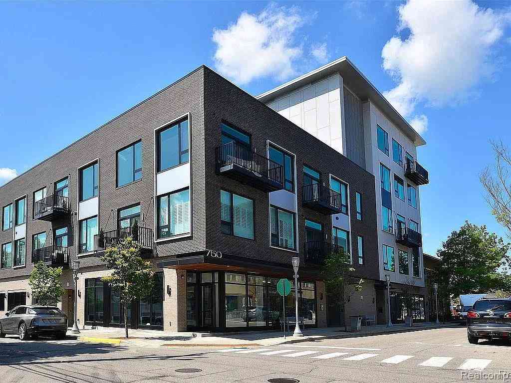 Condo For Sale - 750 Forest Avenue  #304<br/> Birmingham, MI 48009