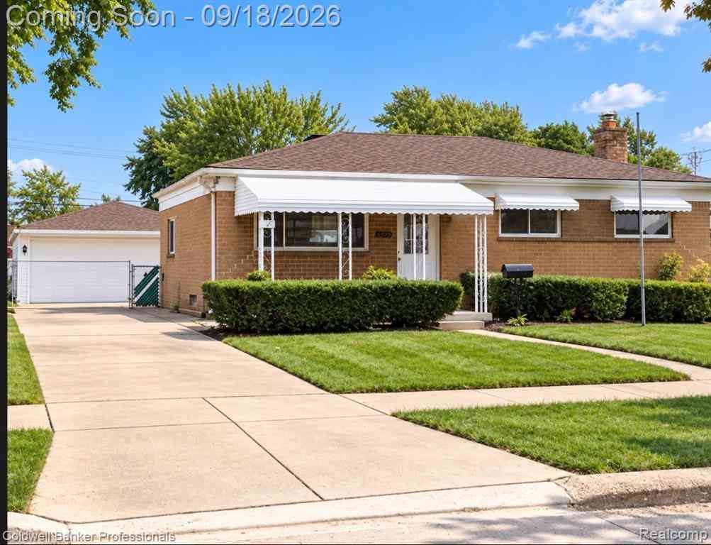 Homes For Sale - 30144 Roan Drive <br/> Warren, MI 48093