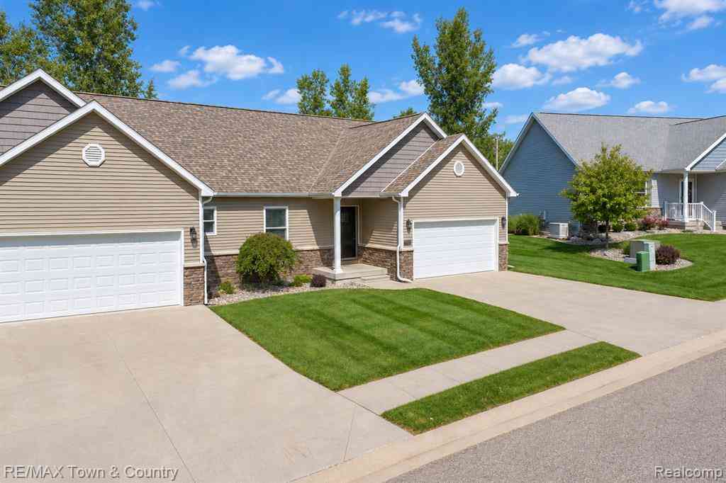 Condo For Sale - 7070 Cambridge Drive  #12<br/> Flushing, MI 48433