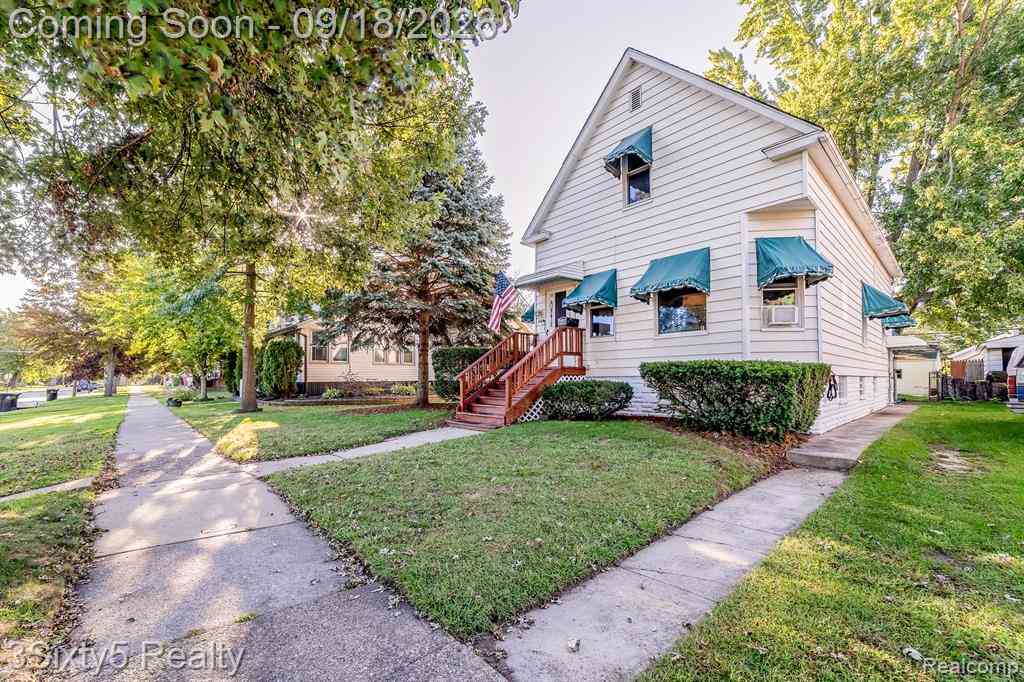 Homes For Sale - 447 Walnut Street <br/> Wyandotte, MI 48192