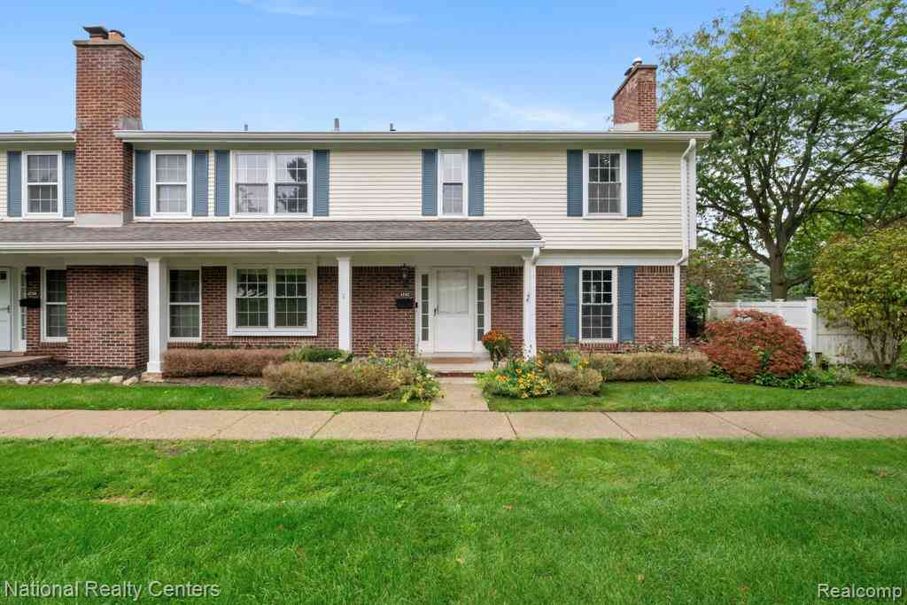 Condo For Sale - 42142 Roscommon Street <br/> Northville, MI 48167