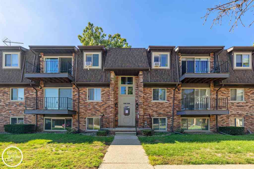 Condo For Sale - 313 Riviera Drive <br/> Saint Clair Shores, MI 48080
