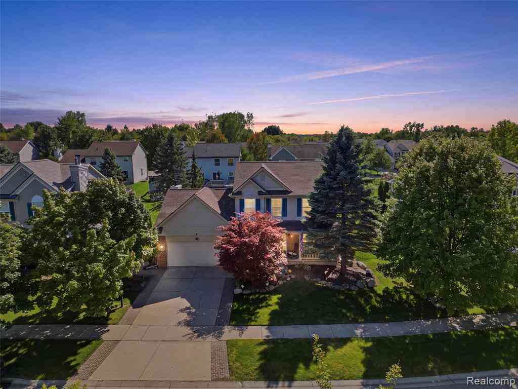 Homes For Sale - 387 Natanna Drive <br/> Howell, MI 48843