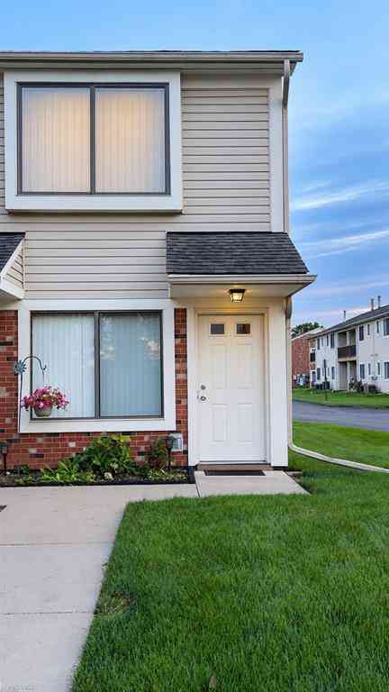 Condo For Sale - 30787 Hidden Pines Lane <br/> Roseville, MI 48066