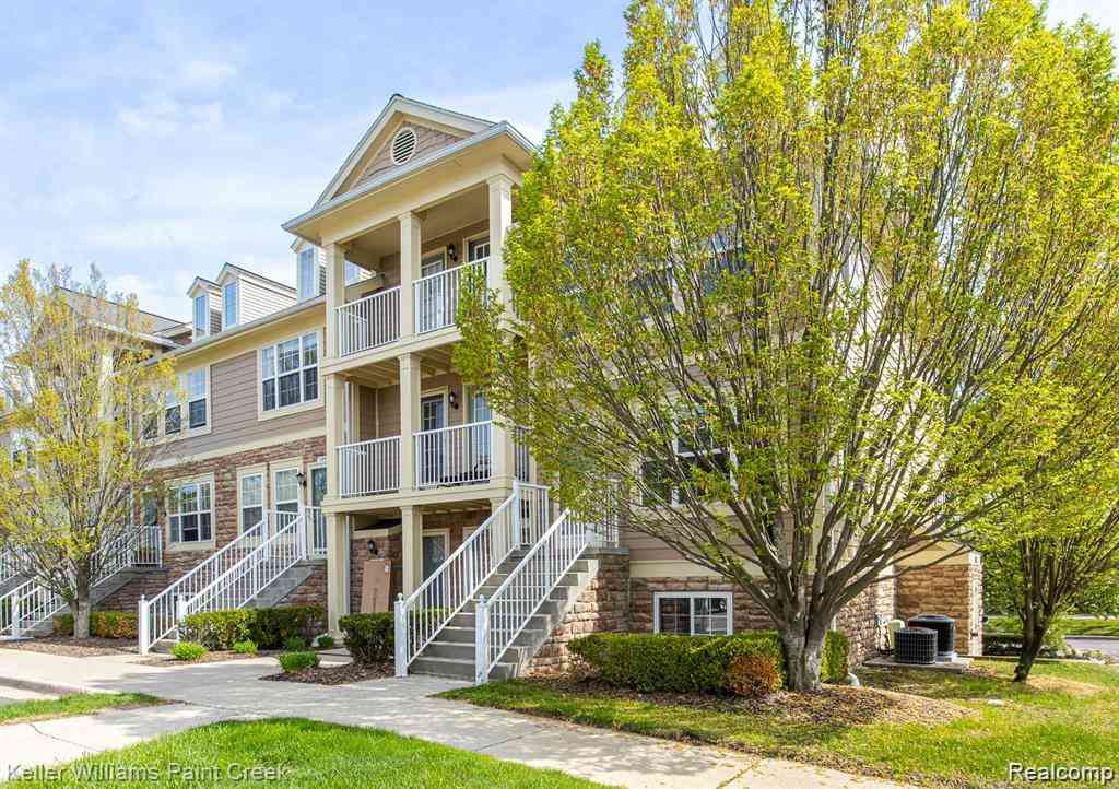 Condo For Sale - 100 Evergreen Trail  #60<br/> Lake Orion, MI 48362