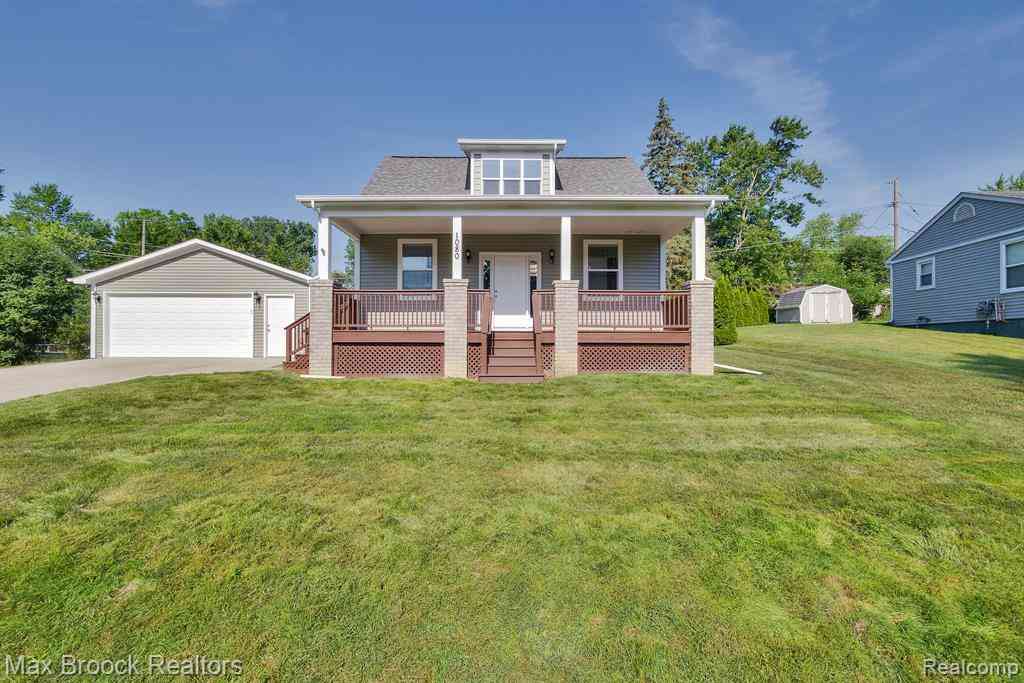 Homes For Sale - 1080 Oregon Boulevard <br/> Waterford, MI 48327