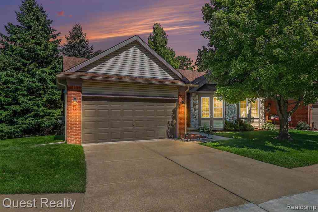 Condo For Sale - 3086 Brookside Drive <br/> Waterford, MI 48328