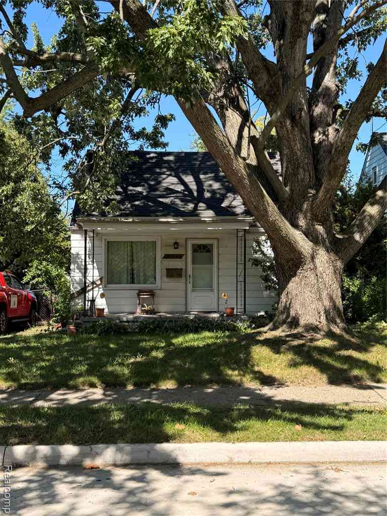 Homes For Sale - 18047 Eastland Street <br/> Roseville, MI 48066
