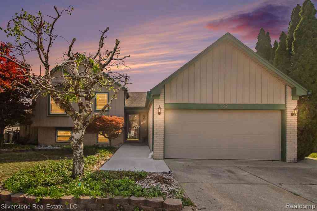 Homes For Rent - 38004 Fringe Drive <br/> Sterling Heights, MI 48310