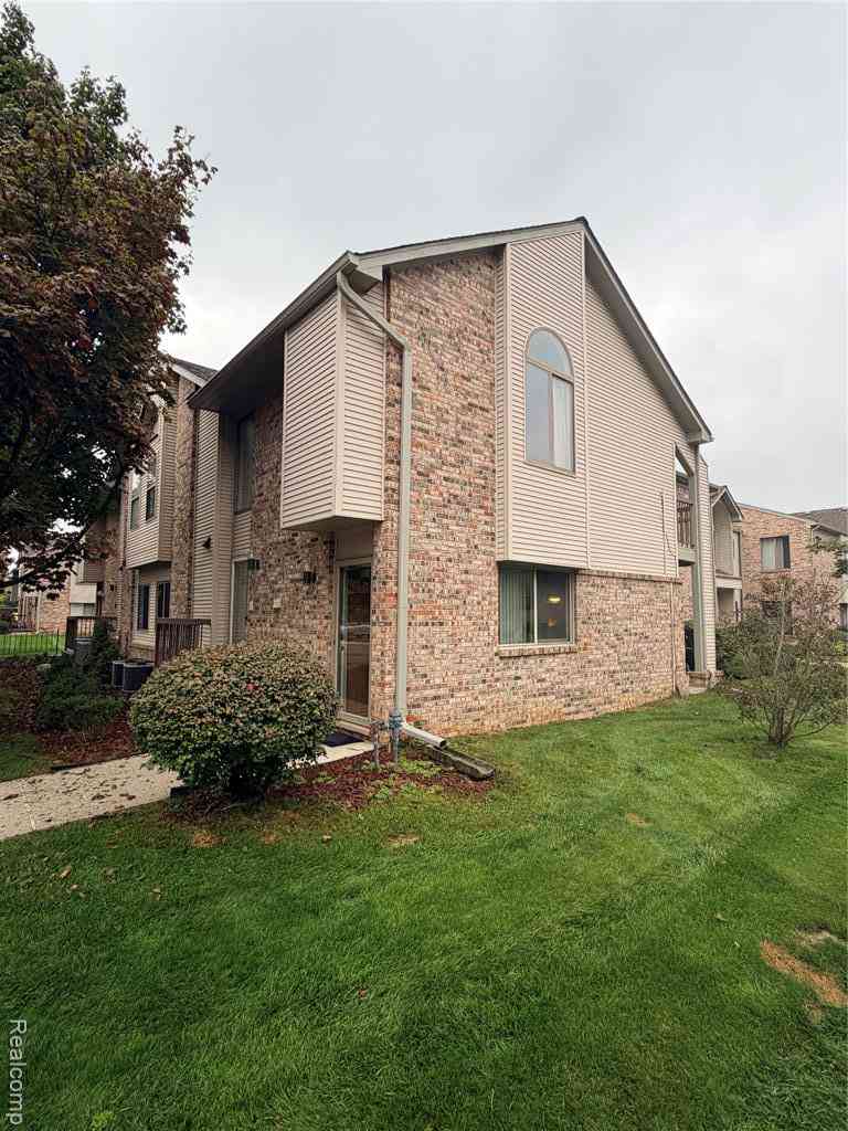 Condo For Rent - 42779 Lilley Pointe Drive <br/> Wayne County, Canton, MI 48187