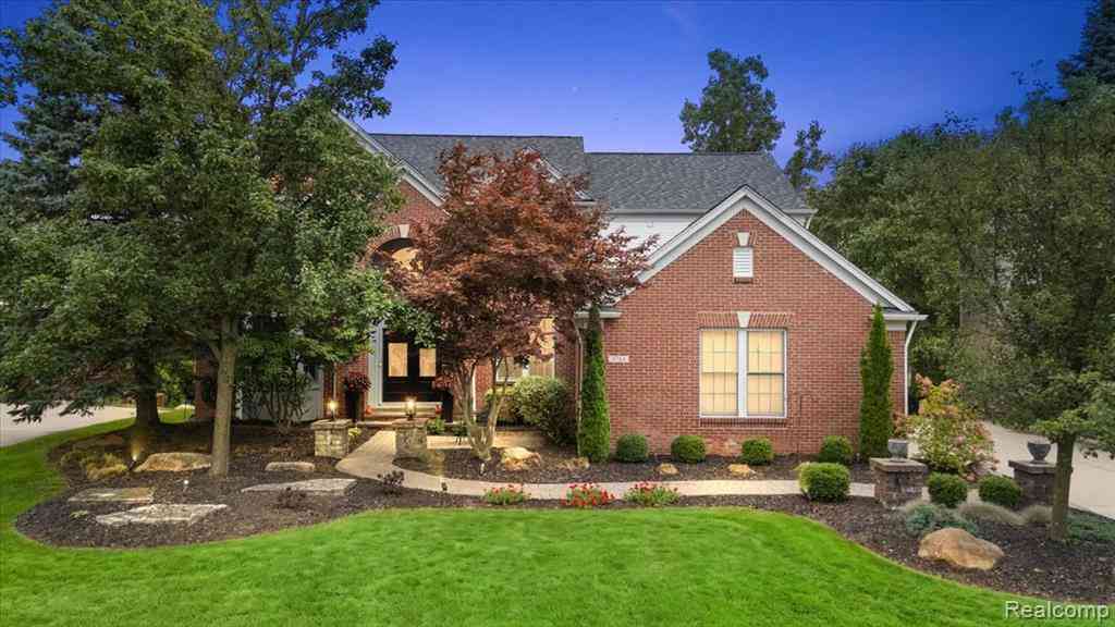 Homes For Sale - 3788 Woodmonte Drive <br/> Rochester, MI 48306