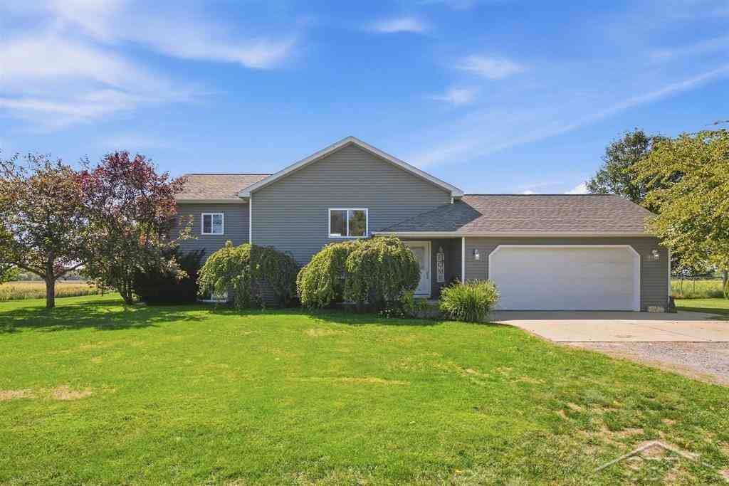 Homes For Sale - 322 E Baker Road <br/> Midland County, Hope, MI 48628