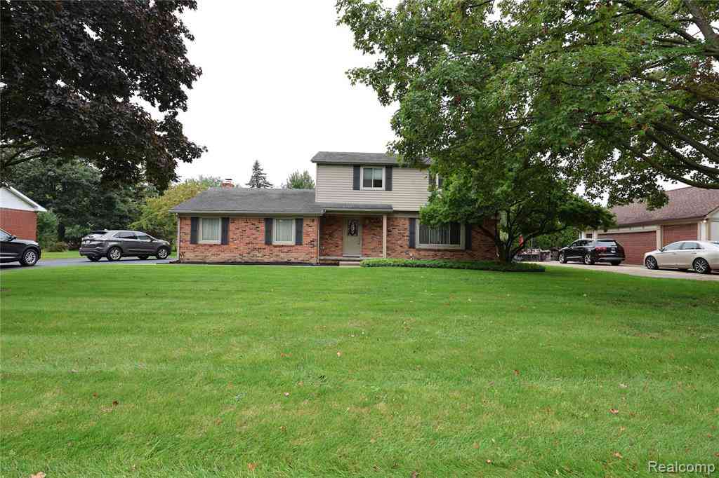 Homes For Rent - 2301 Walnut Lake Road <br/> West Bloomfield, MI 48323