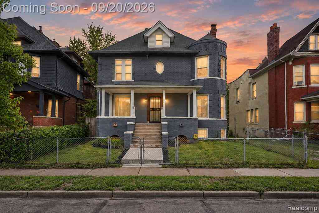 Homes For Sale - 700 W Euclid Street <br/> Detroit, MI 48202
