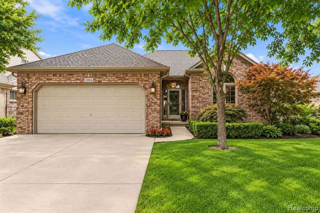 Homes For Sale - 48851 Southway Drive <br/> Macomb, MI 48044