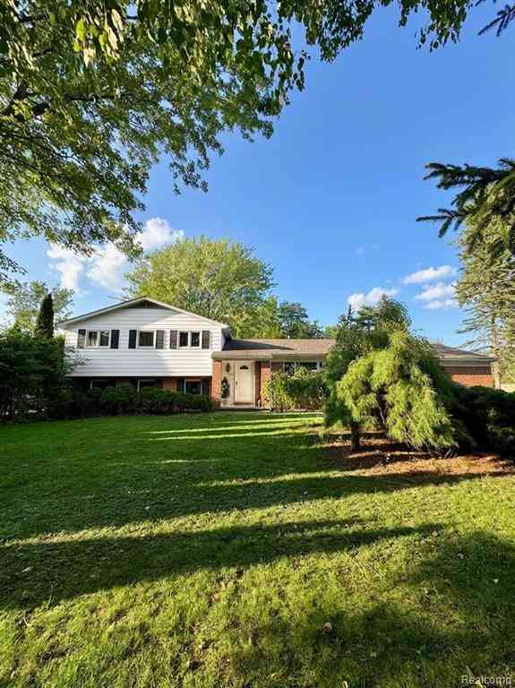Homes For Sale - 6370 W Norma Lee Street <br/> West Bloomfield, MI 48322