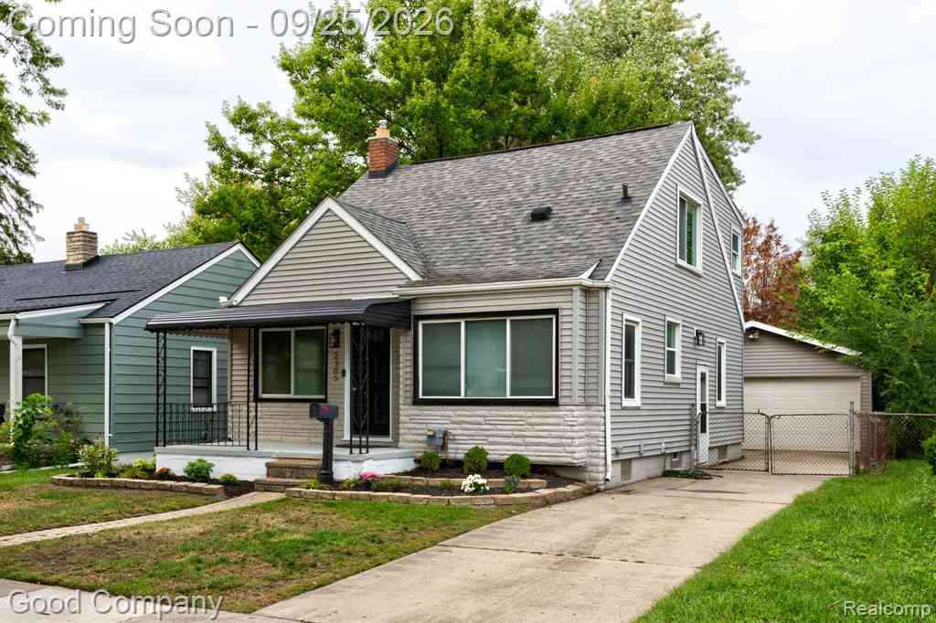 Homes For Sale - 2305 Middlesex Avenue <br/> Royal Oak, MI 48067