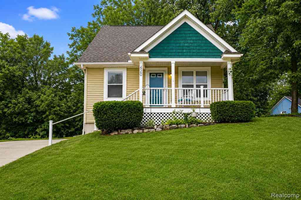 Homes For Sale - 420 Montclair Lane <br/> Livingston County, Howell, MI 48843