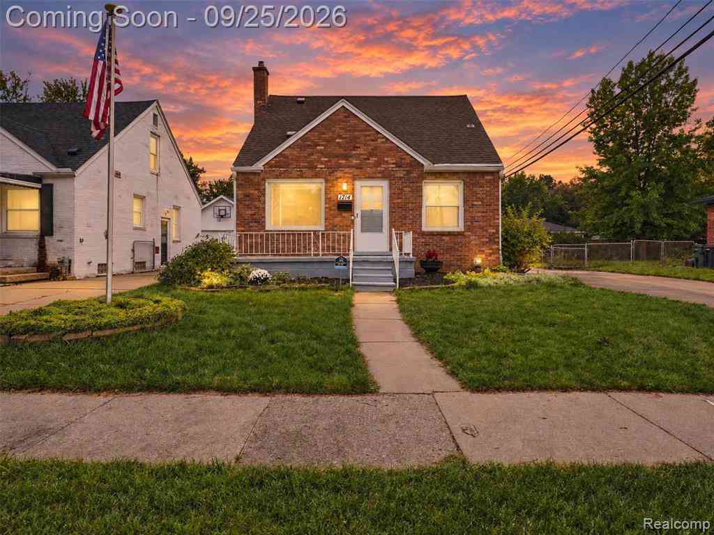 Homes For Sale - 1714 Harwood Avenue <br/> Royal Oak, MI 48067