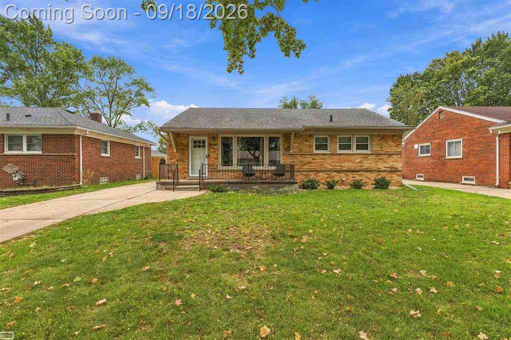 Homes For Sale - 1618 Ottawa Drive <br/> Royal Oak, MI 48073