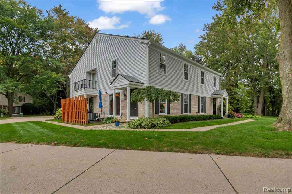 Condo For Sale - 24775 Meadow Creek Drive <br/> Harrison Township, MI 48045