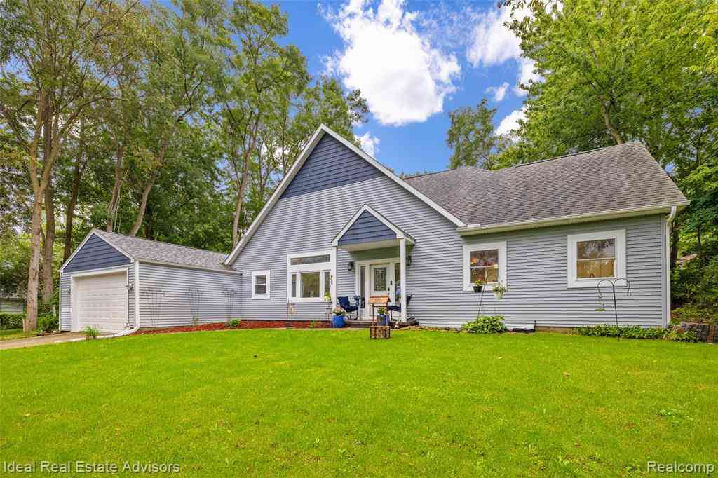Homes For Sale - 6304 Hiawatha Road <br/> Livingston County, Whitmore Lake, MI 48189