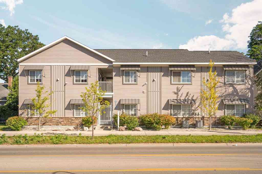 Condo For Sale - 619 E Eighth Street <br/> Traverse City, MI 49686
