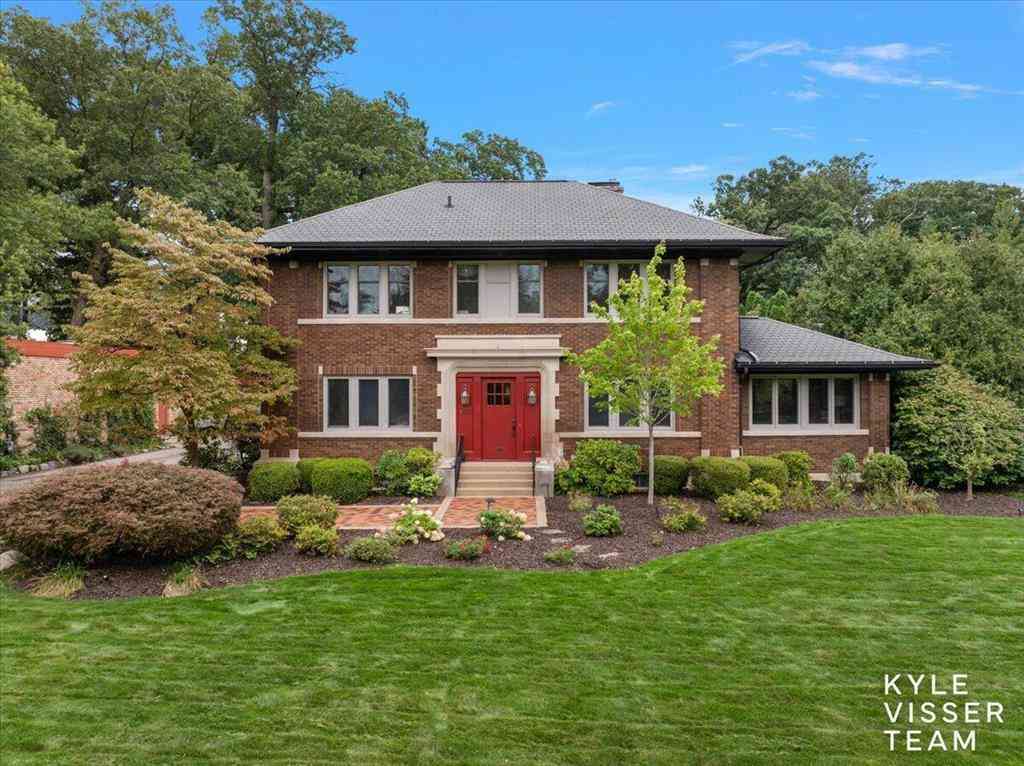 Homes For Sale - 640 Cambridge Boulevard Se SE<br/> Kent County, East Grand Rapids, MI 49506