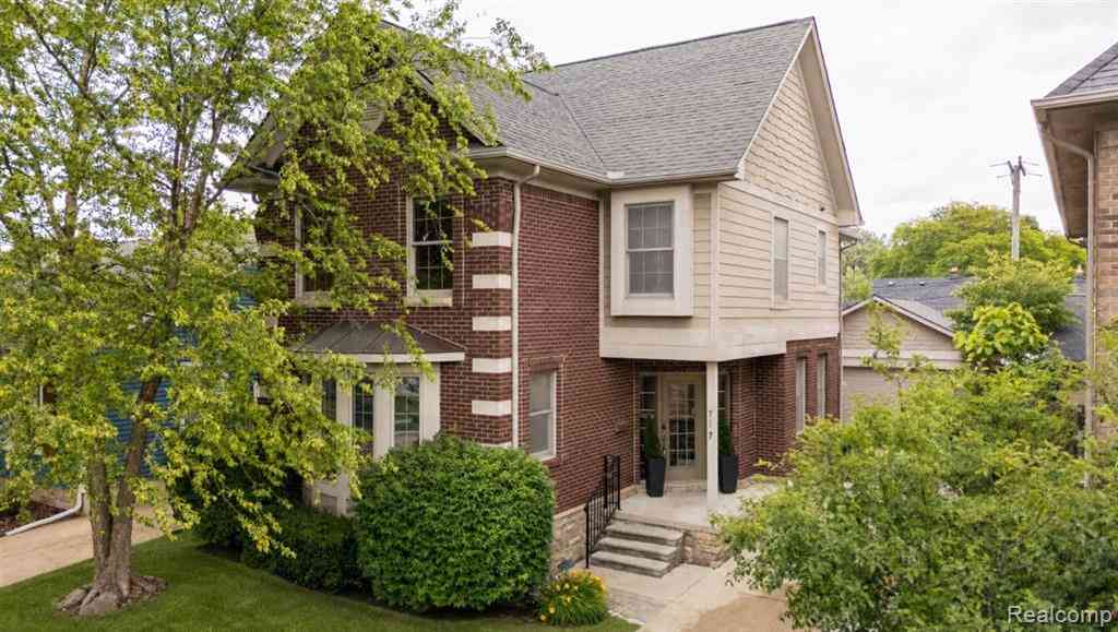 Homes For Rent - 717 S Kenwood Avenue <br/> Royal Oak, MI 48067
