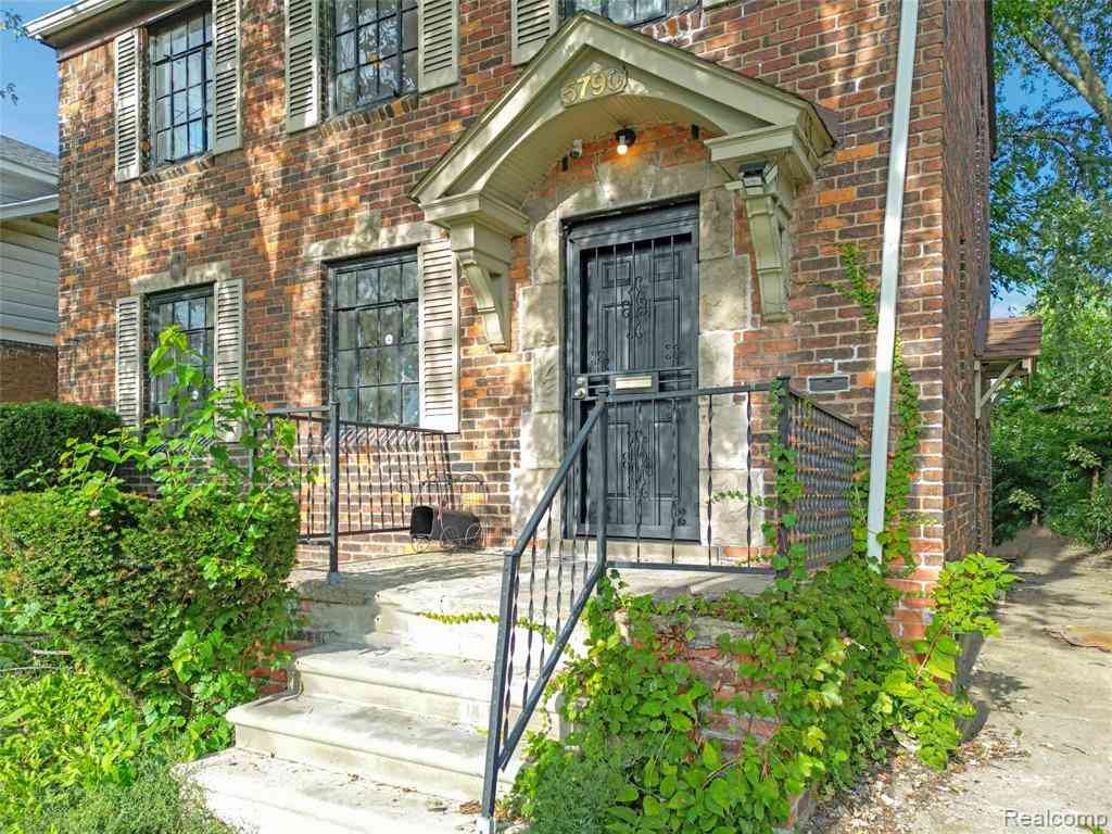 Homes For Sale - 5790 Berkshire Street <br/> Detroit, MI 48224