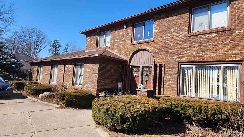 Homes For Sale - 35312 Northmont Drive <br/> Farmington, MI 48331