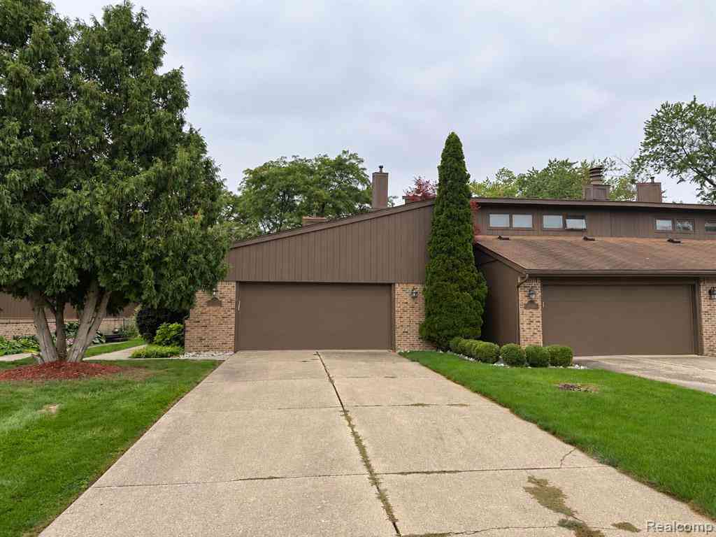 Condo For Sale - 112 Riverview Boulevard <br/> Flushing, MI 48433