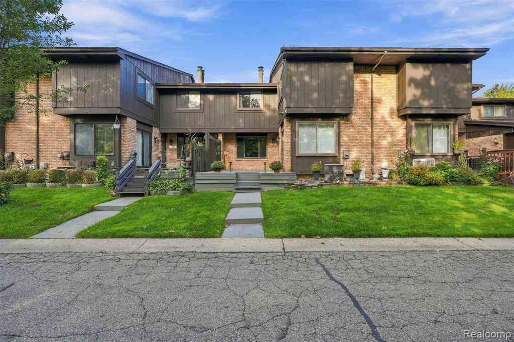 Condo For Rent - 37327 Golfview Drive <br/> Sterling Heights, MI 48312
