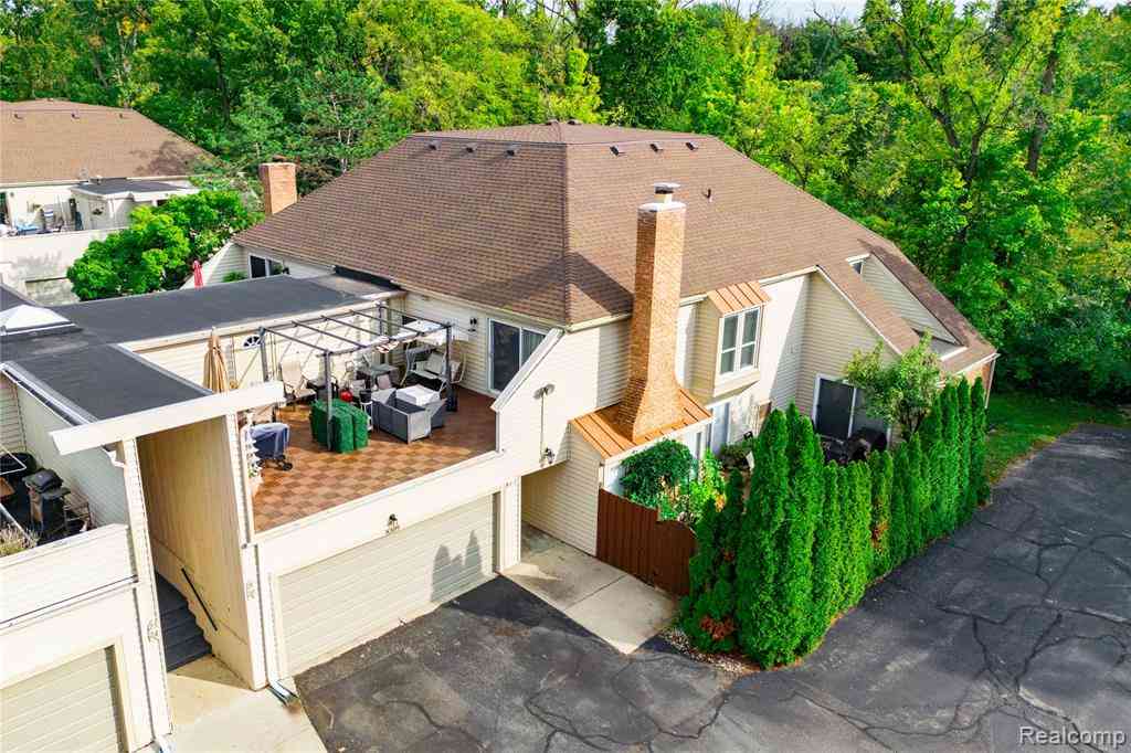 Condo For Sale - 8309 Colony Drive  #22<br/> Wayne County, Grosse Ile, MI 48138