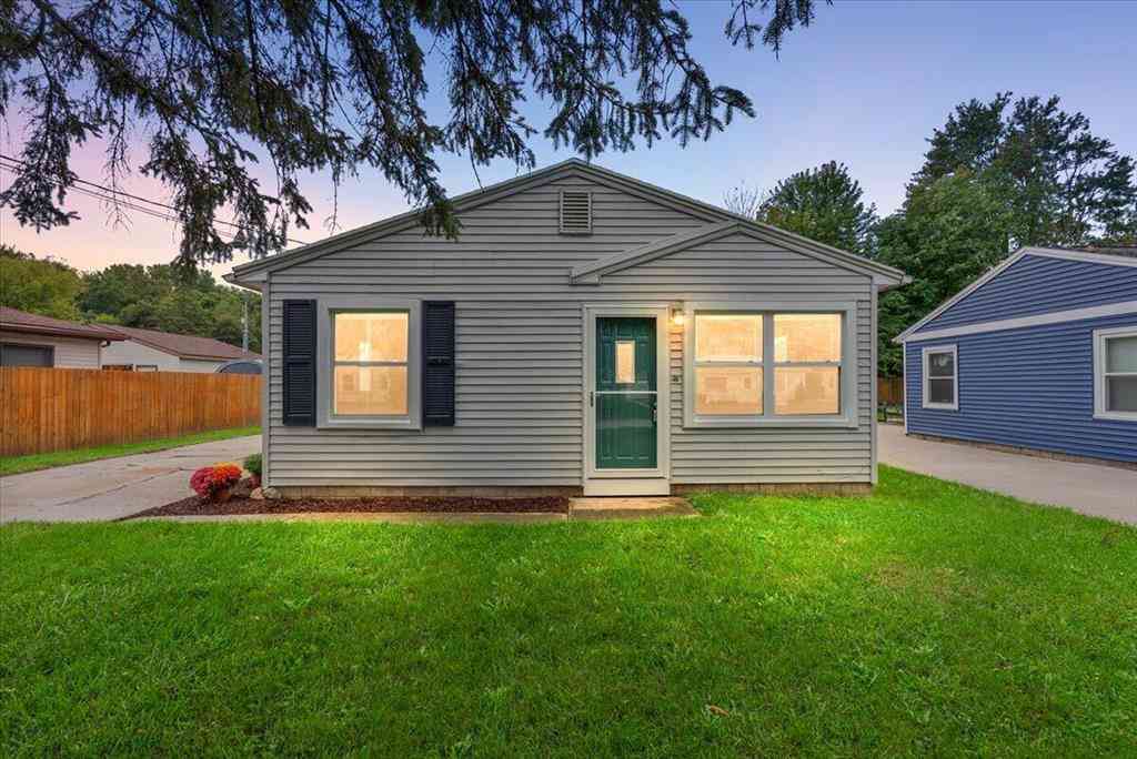 Homes For Sale - 134 Wavell Street Se SE<br/> Grand Rapids, MI 49548