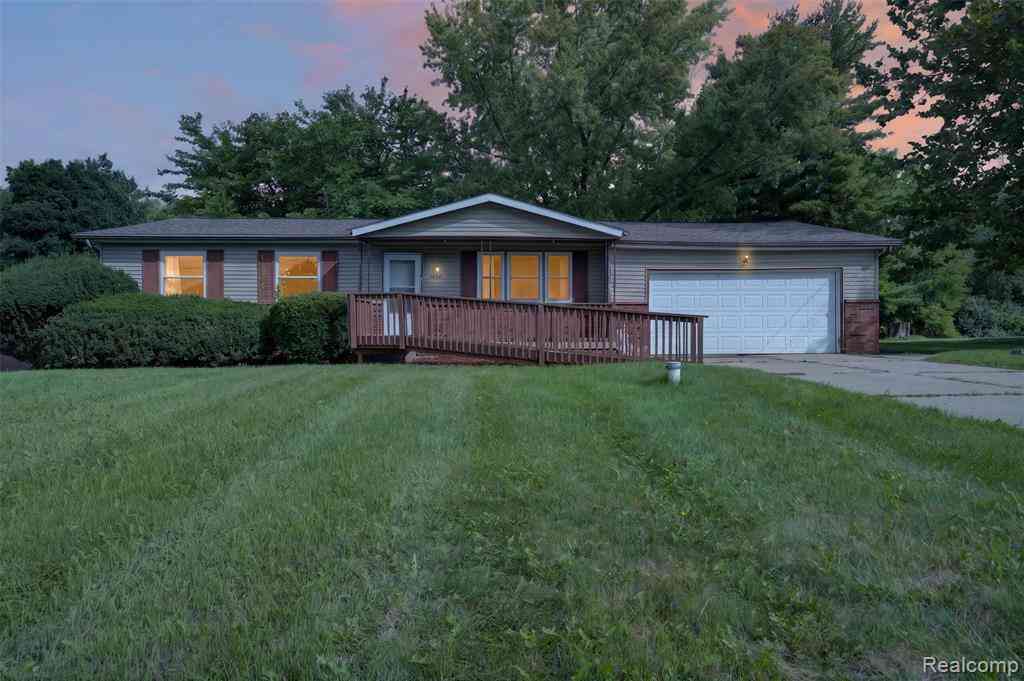 Homes For Sale - 4064 Sheraton Drive <br/> Flint, MI 48532
