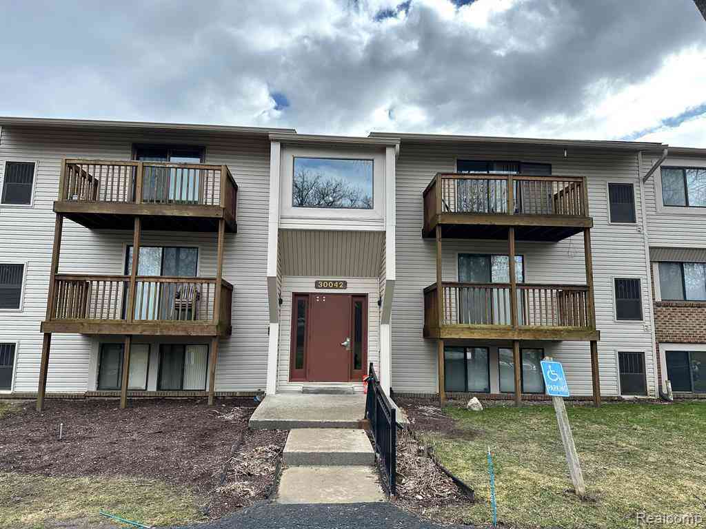 Condo For Rent - 30042 W 12 Mile Rd   #60<br/> Oakland County, Farmington Hills, MI 48334